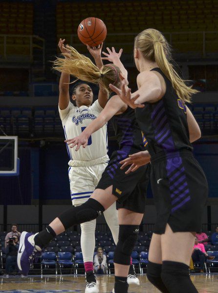 ISU women put it all together to earn win over UNI